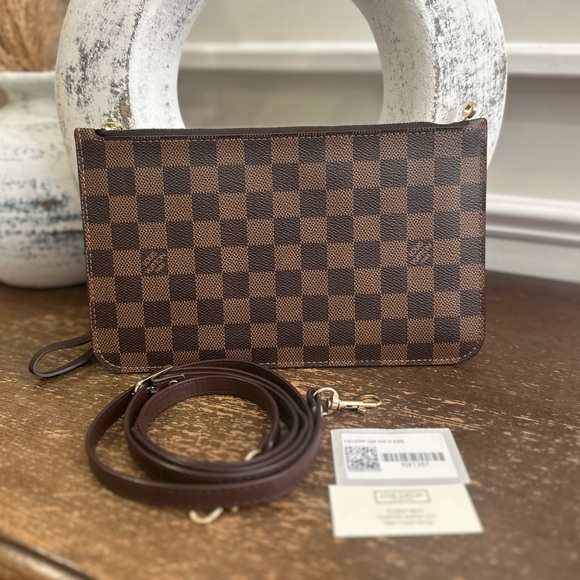 Louis Vuitton Neverfull Pouchette